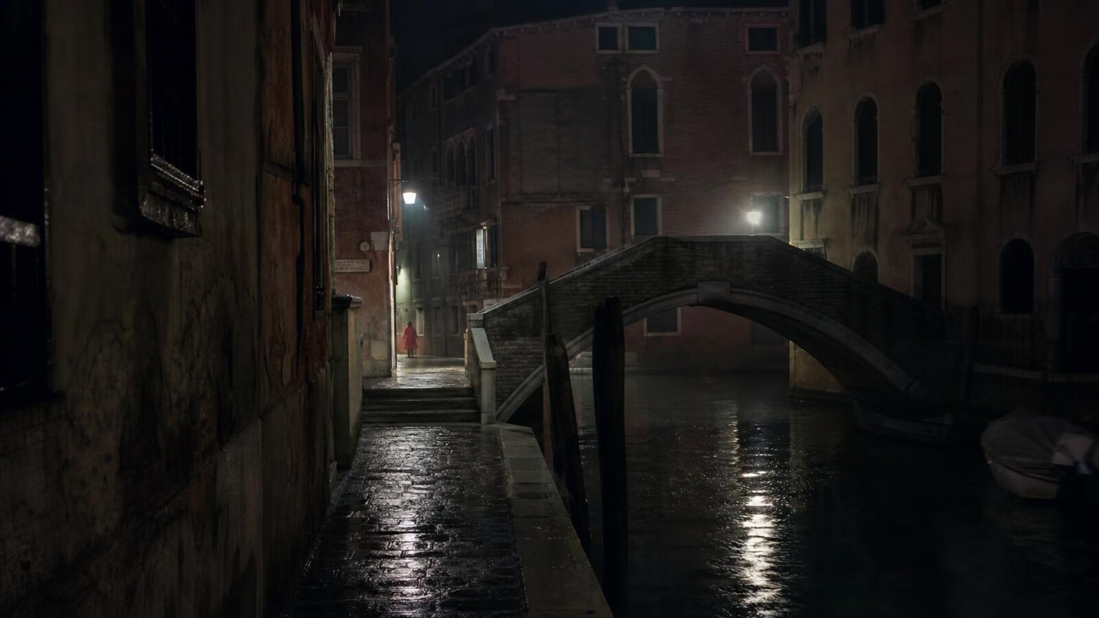 Don't Look Now: recensione del lutto che anticipa il futuro