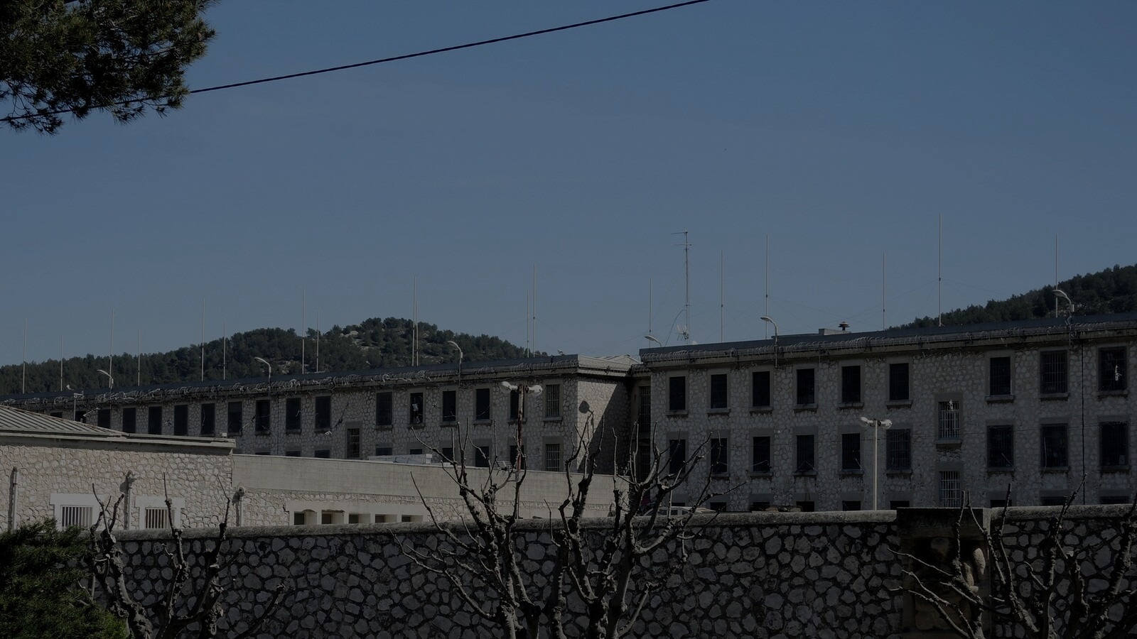 Case, patiboli e strumenti di morte: il residuo emotivo nei luoghi violenti